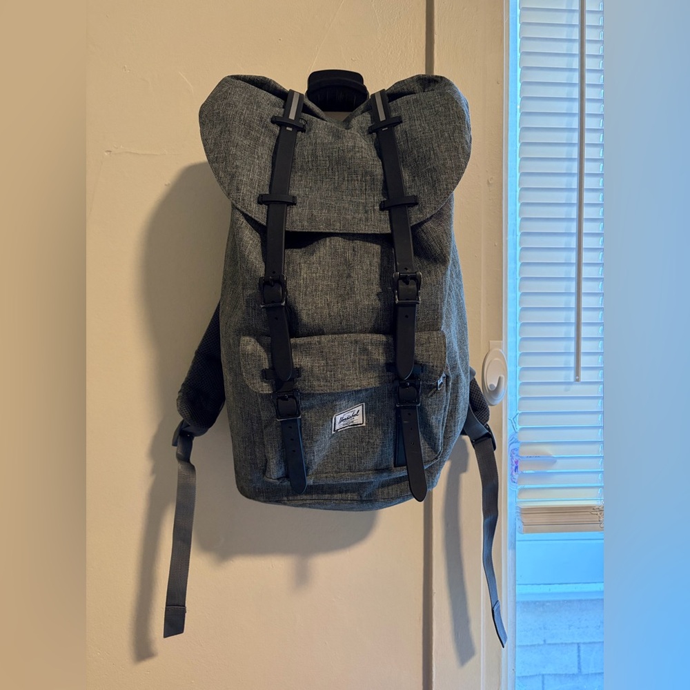 Herschel Supply Co. Little America Backpack in RAVEN CROSSHATCH